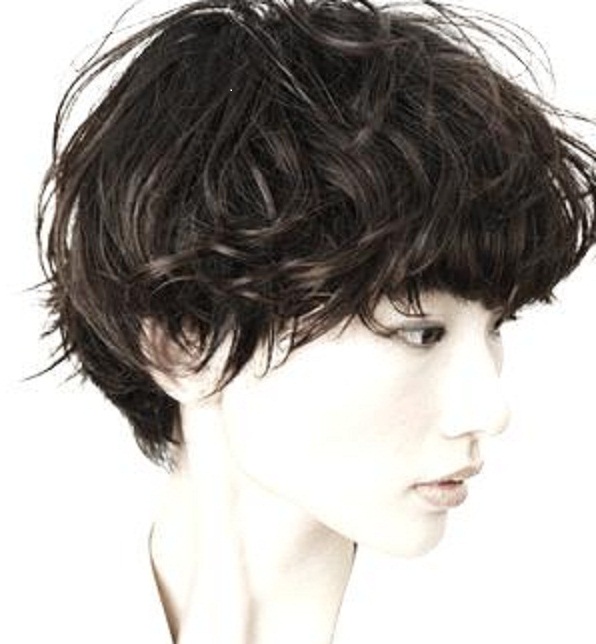 ＜　ショートヘアは若く見える ? ?　＞